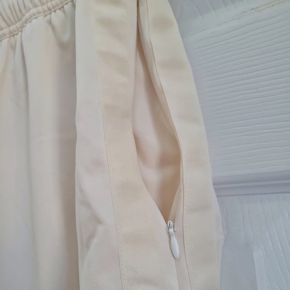 Alo Yoga Prizewinner Pant Medium M Cream High Rise Athletic Lounge Chic StyleFit